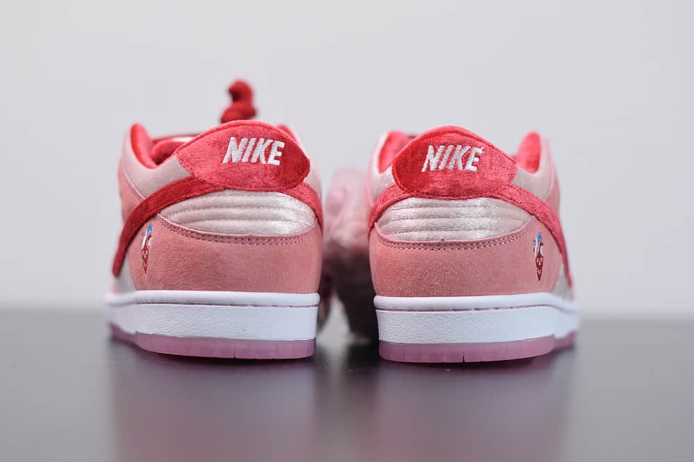 耐克Nike SB Dunk Low x StrangeLove情人节限定低帮粉色板鞋纯原版本 货号:CT2552-800