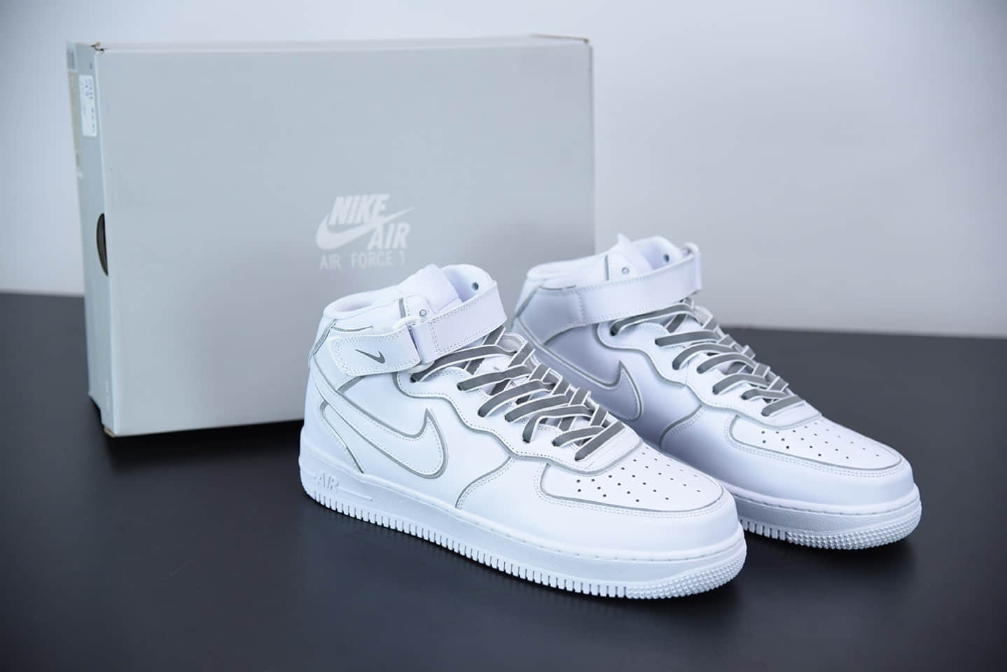 耐克AIR FORCE 1 MID 3M二次元镭射反光满天星中帮板鞋纯原版本 货号:369733-809