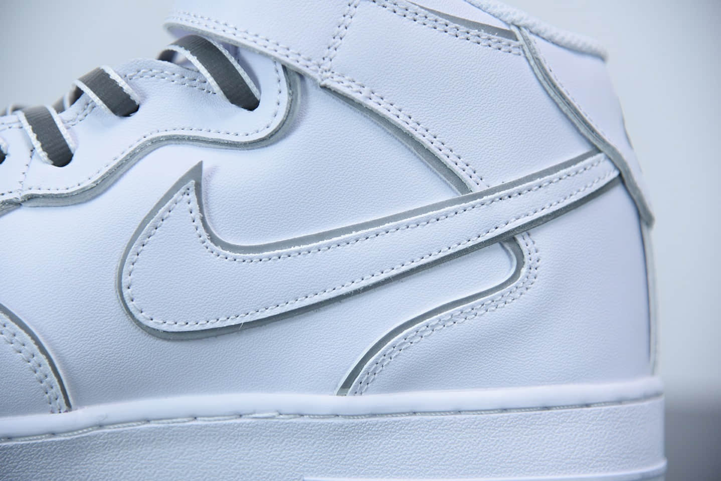 耐克AIR FORCE 1 MID 3M二次元镭射反光满天星中帮板鞋纯原版本 货号:369733-809