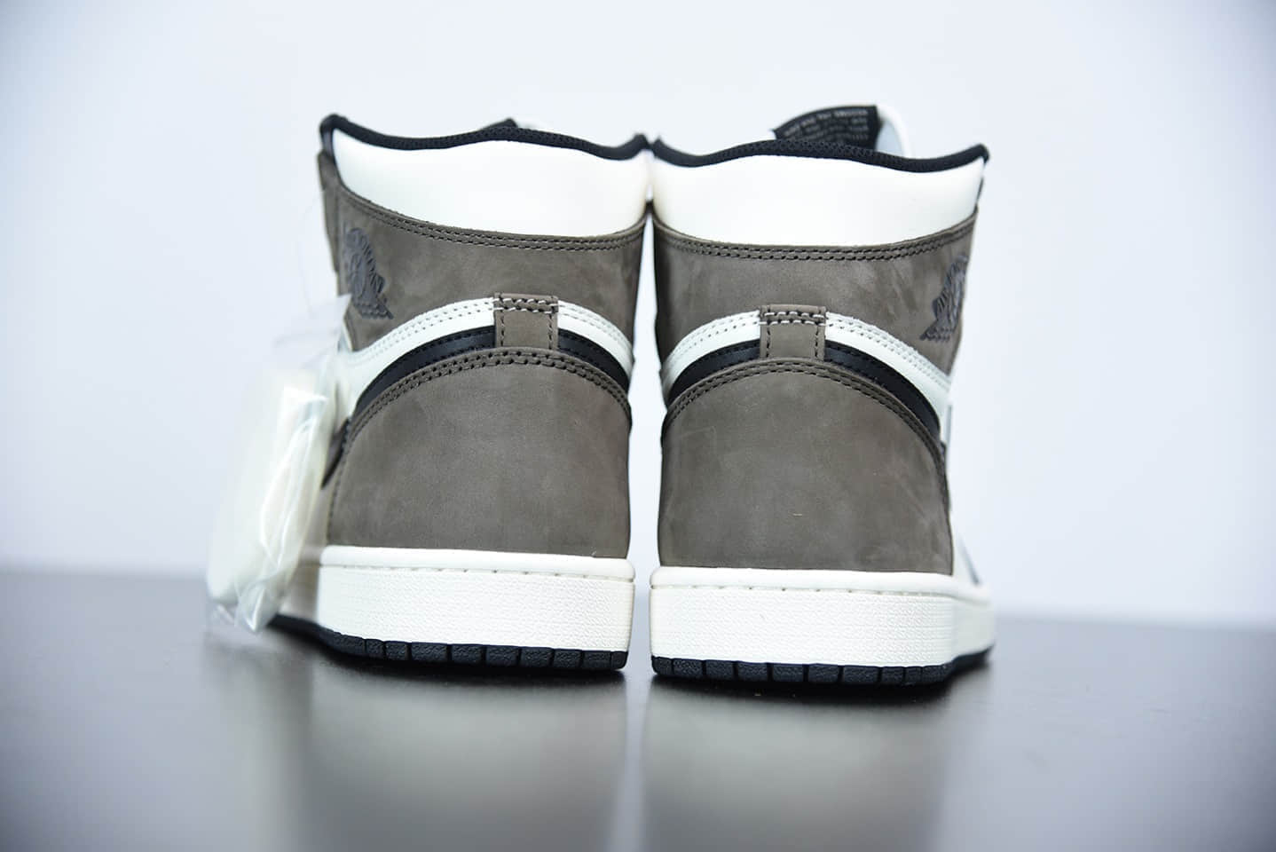 乔丹Air Jordan 1 High OG“Dark Mocha”黑摩卡小倒钩高帮板鞋纯原版本 货号:555088-105