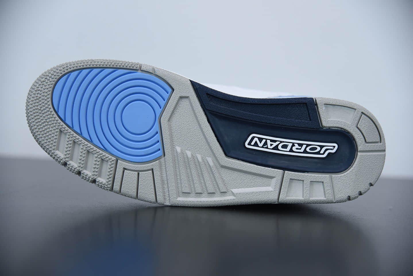 乔丹Air Jordan 3 UNC AJ3 北卡蓝白爆蓝裂纹篮球鞋纯原版本 货号：CT8532-104