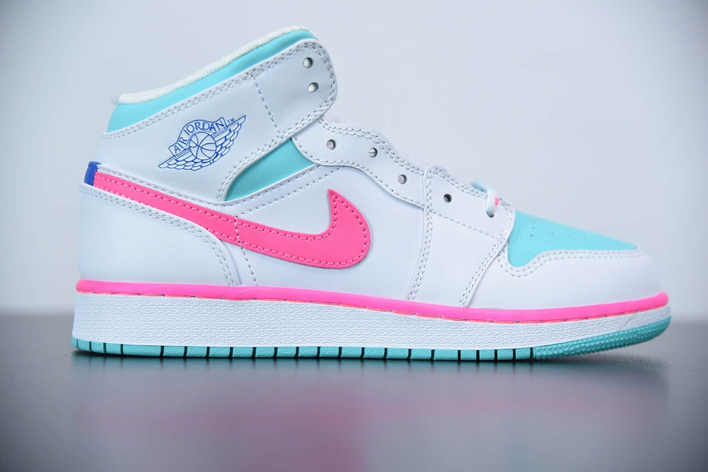 乔丹Air Jordan 1 Mid GS “Digital Pink” 南海岸水月粉女子中帮休闲鞋纯原版本 货号:555112-102