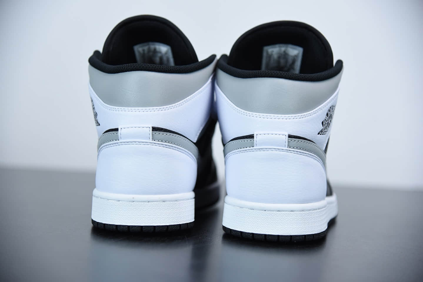 乔丹Air Jordan 1 Mid “White Shadow中帮黑白灰影子板鞋纯原版本 货号：554724-073