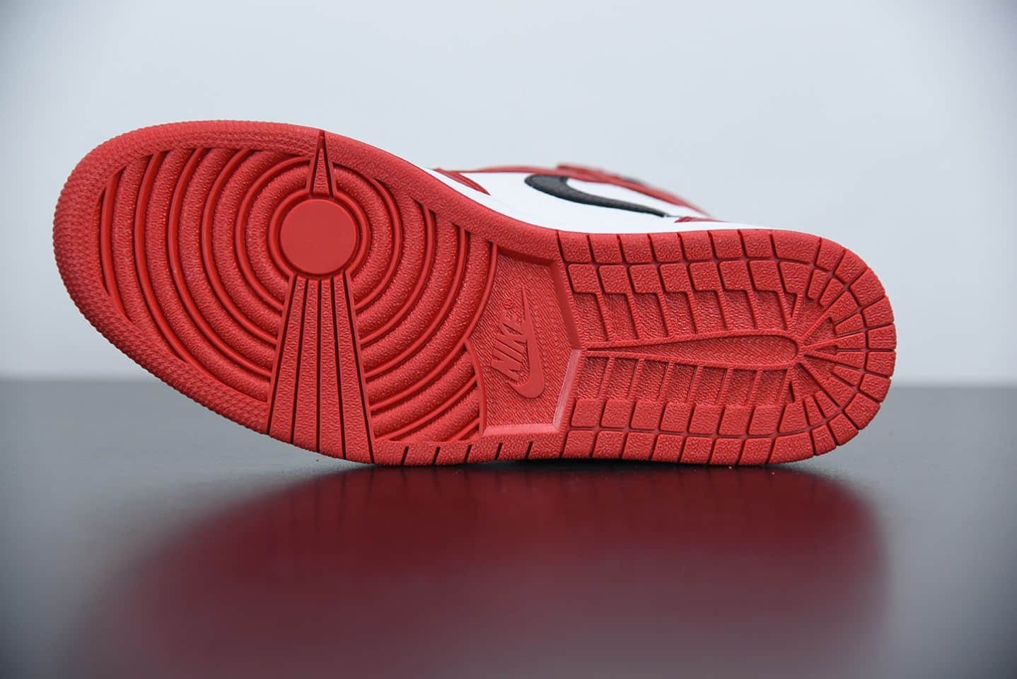 乔丹Air Jordan 1 “Homage To Home” 阴阳黑红鸳鸯小丑高帮板鞋纯原版本 货号:861428-061