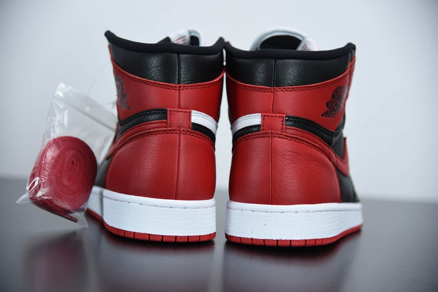 乔丹Air Jordan 1 “Homage To Home” 阴阳黑红鸳鸯小丑高帮板鞋纯原版本 货号:861428-061