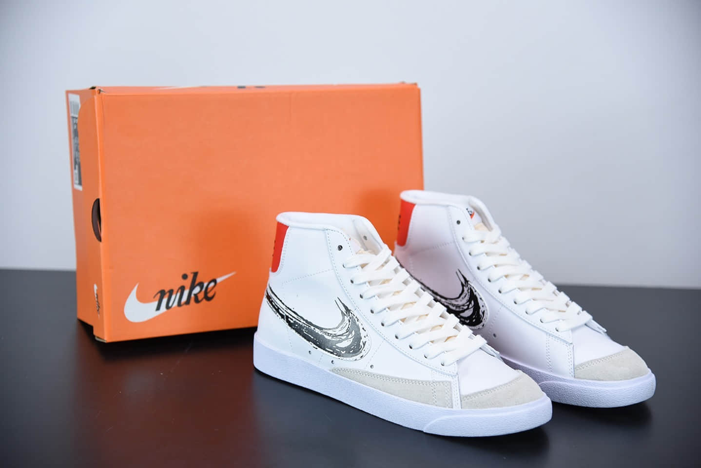 耐克Nike Blazer Mid VNTG ‘77开拓者涂鸦黑勾复古经典中帮百搭休闲运动板鞋纯原版本 货号:CW7580-110