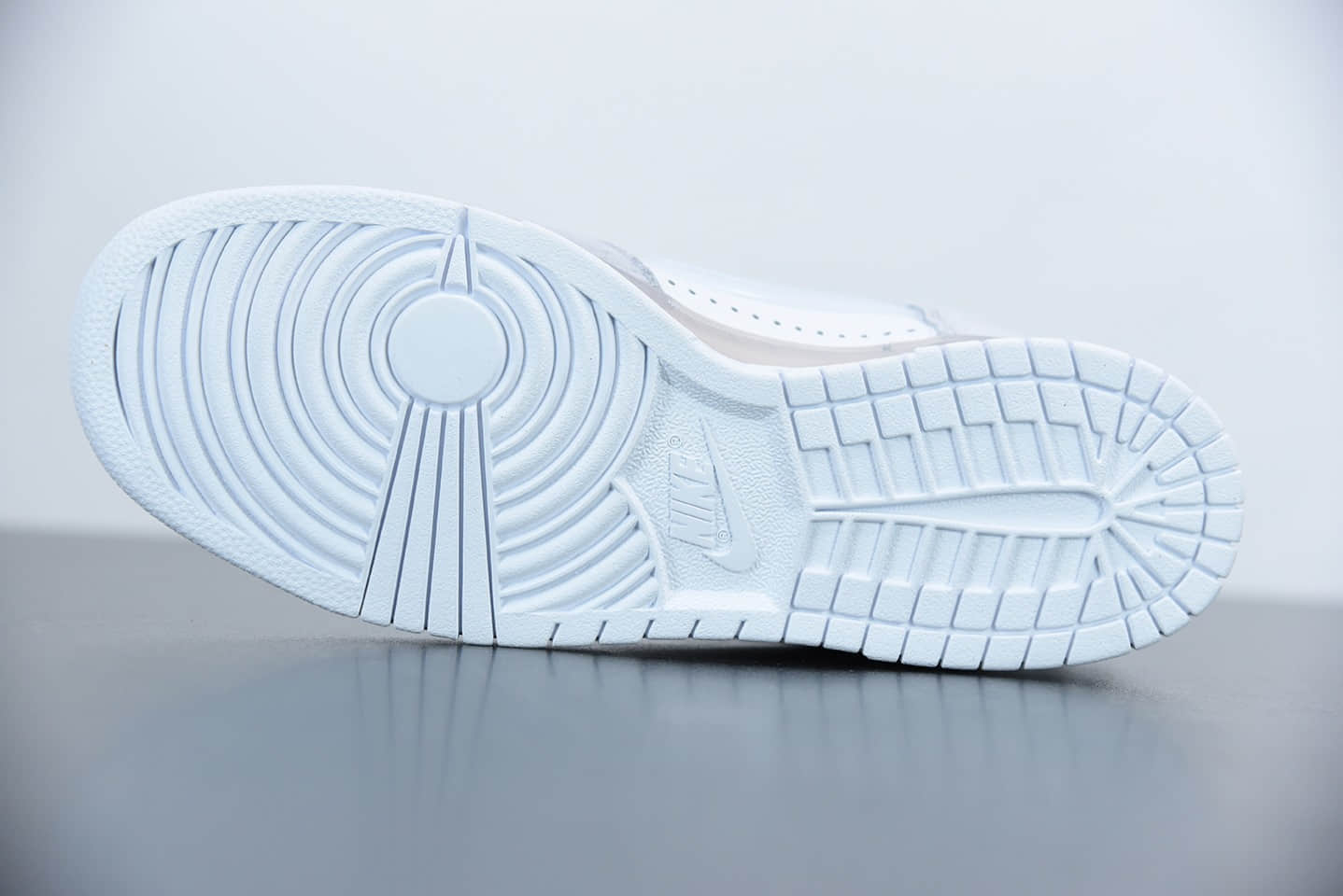 耐克Slam Jam x Nike Dunk High 白灰联名系列全头层皮高帮休闲滑板鞋纯原版本 货号: DA1639-100