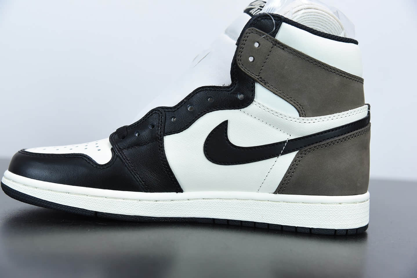 乔丹Air Jordan 1 High OG“Dark Mocha小倒钩黑摩卡高帮篮球鞋纯原版本 货号：555088-105