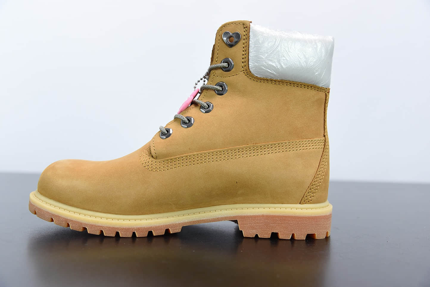 添柏岚Timberland米黄六孔情人节限定爱心系列工装鞋纯原版本