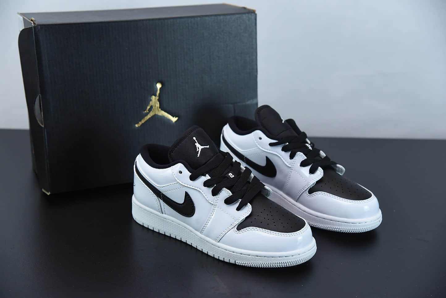 乔丹Air Jordan 1 Low WHITEBLACK 黑白熊猫低帮潮流缓震运动休闲板鞋纯原版本 货号:553560-103