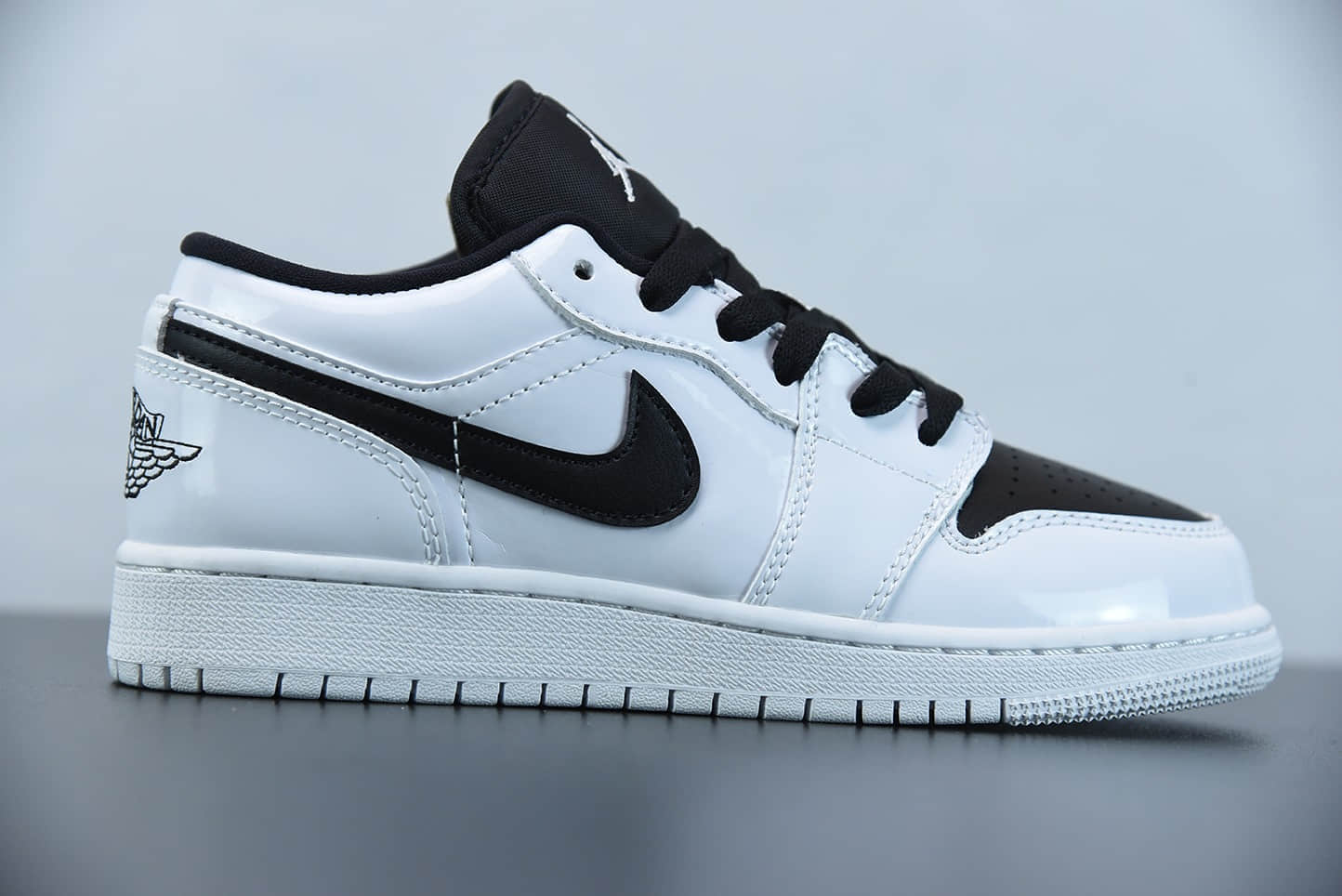 乔丹Air Jordan 1 Low WHITEBLACK 黑白熊猫低帮潮流缓震运动休闲板鞋纯原版本 货号:553560-103