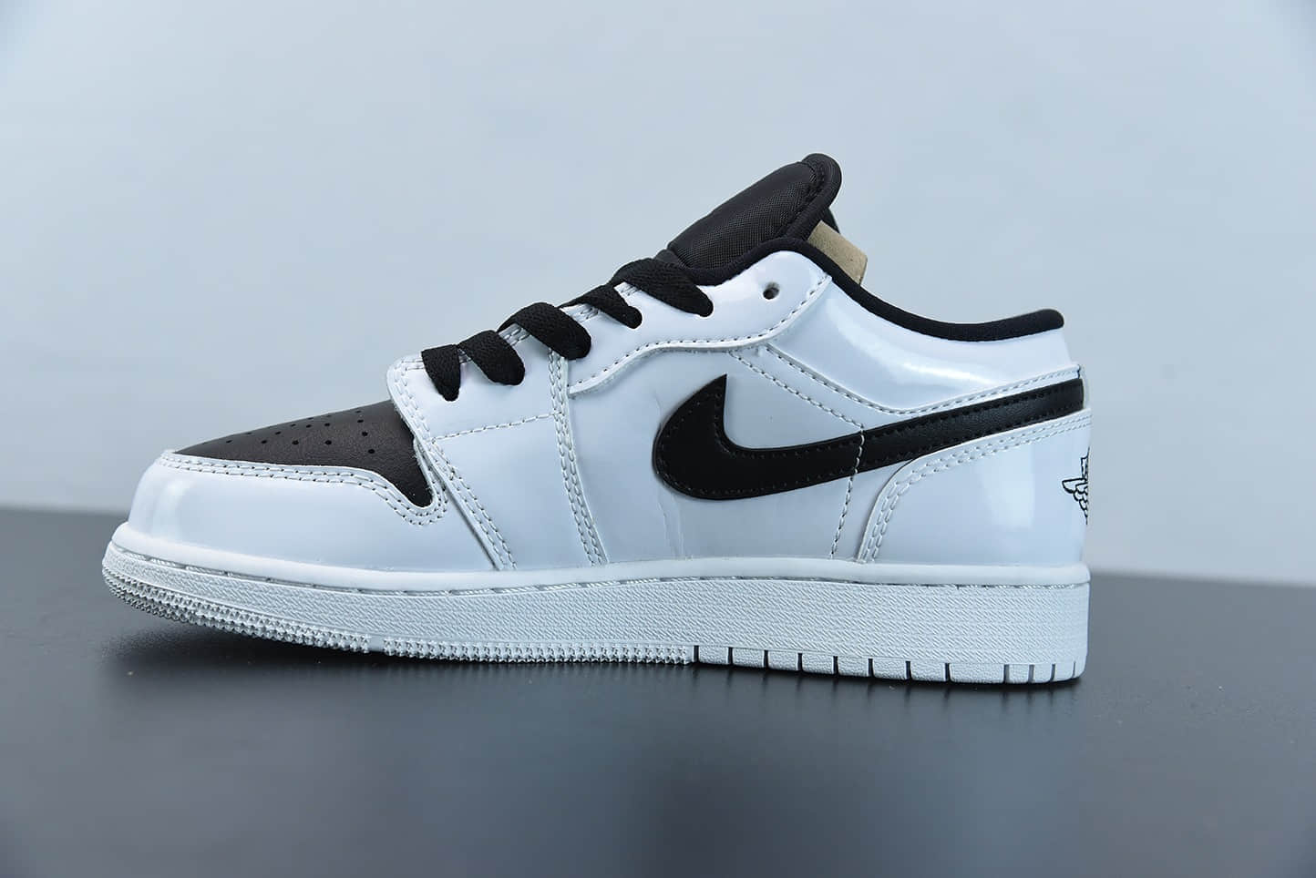 乔丹Air Jordan 1 Low WHITEBLACK 黑白熊猫低帮潮流缓震运动休闲板鞋纯原版本 货号:553560-103
