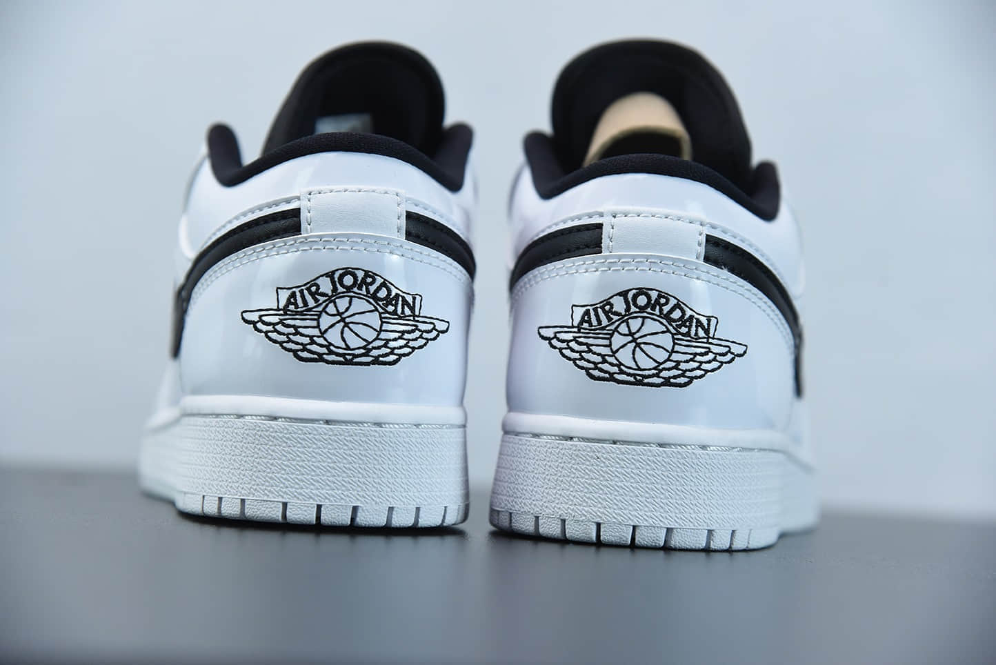 乔丹Air Jordan 1 Low WHITEBLACK 黑白熊猫低帮潮流缓震运动休闲板鞋纯原版本 货号:553560-103