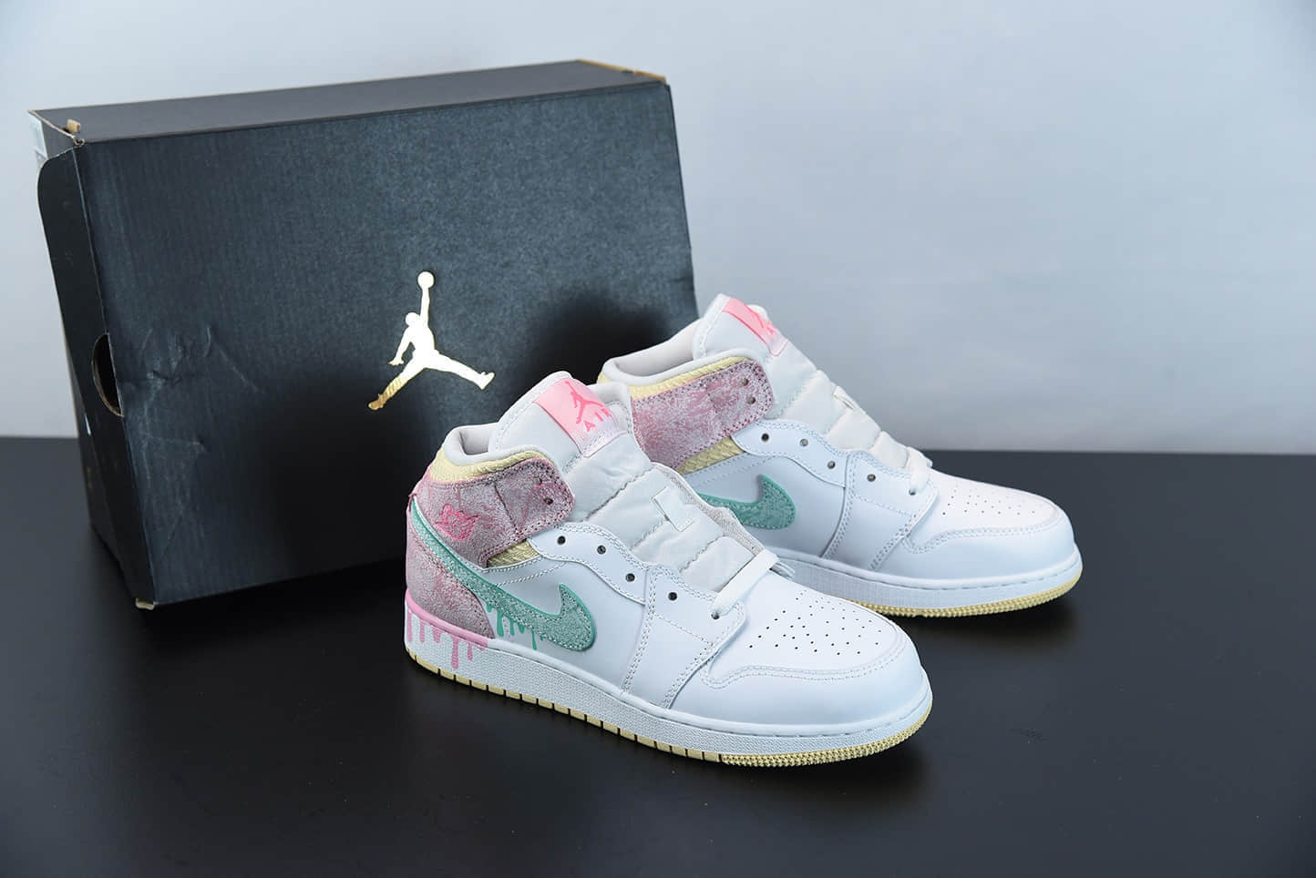 乔丹Air Jordan 1 Mid (GS)白粉冰淇淋中帮休闲鞋纯原版本 货号：DD1666-100