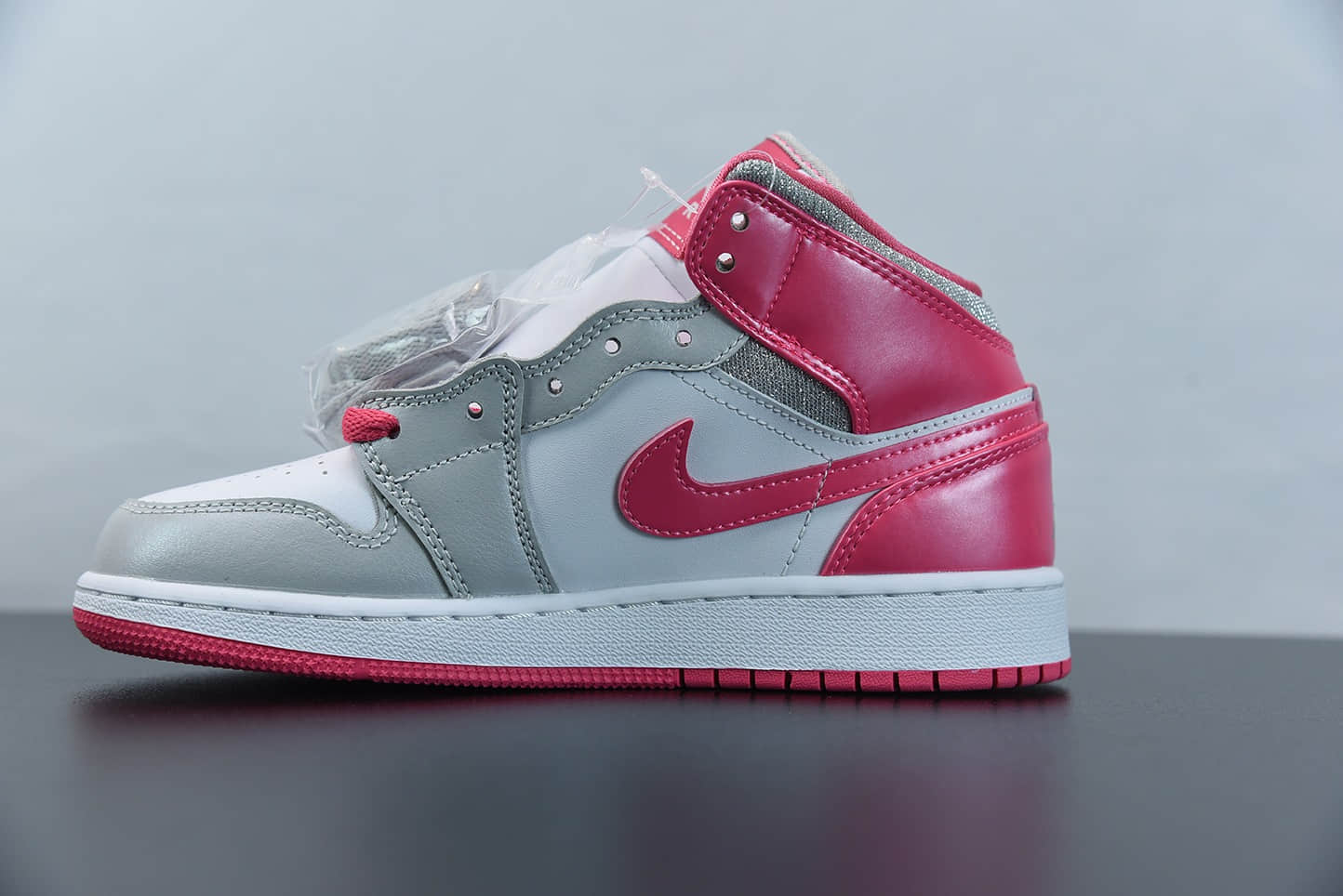 乔丹Air Jordan 1 Mid GS 白银粉中邦篮球鞋纯原版本 货号：555112-109