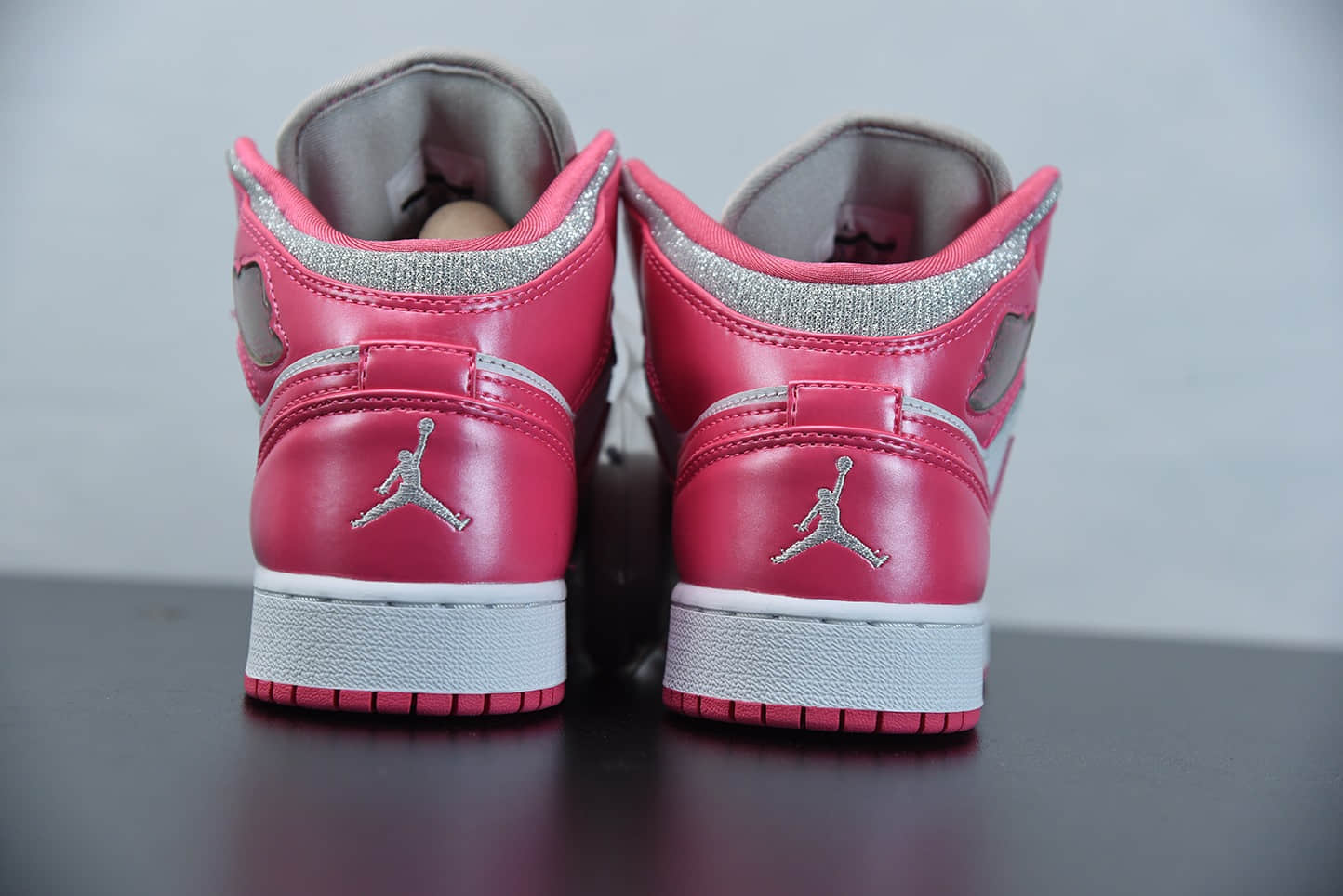 乔丹Air Jordan 1 Mid GS 白银粉中邦篮球鞋纯原版本 货号：555112-109