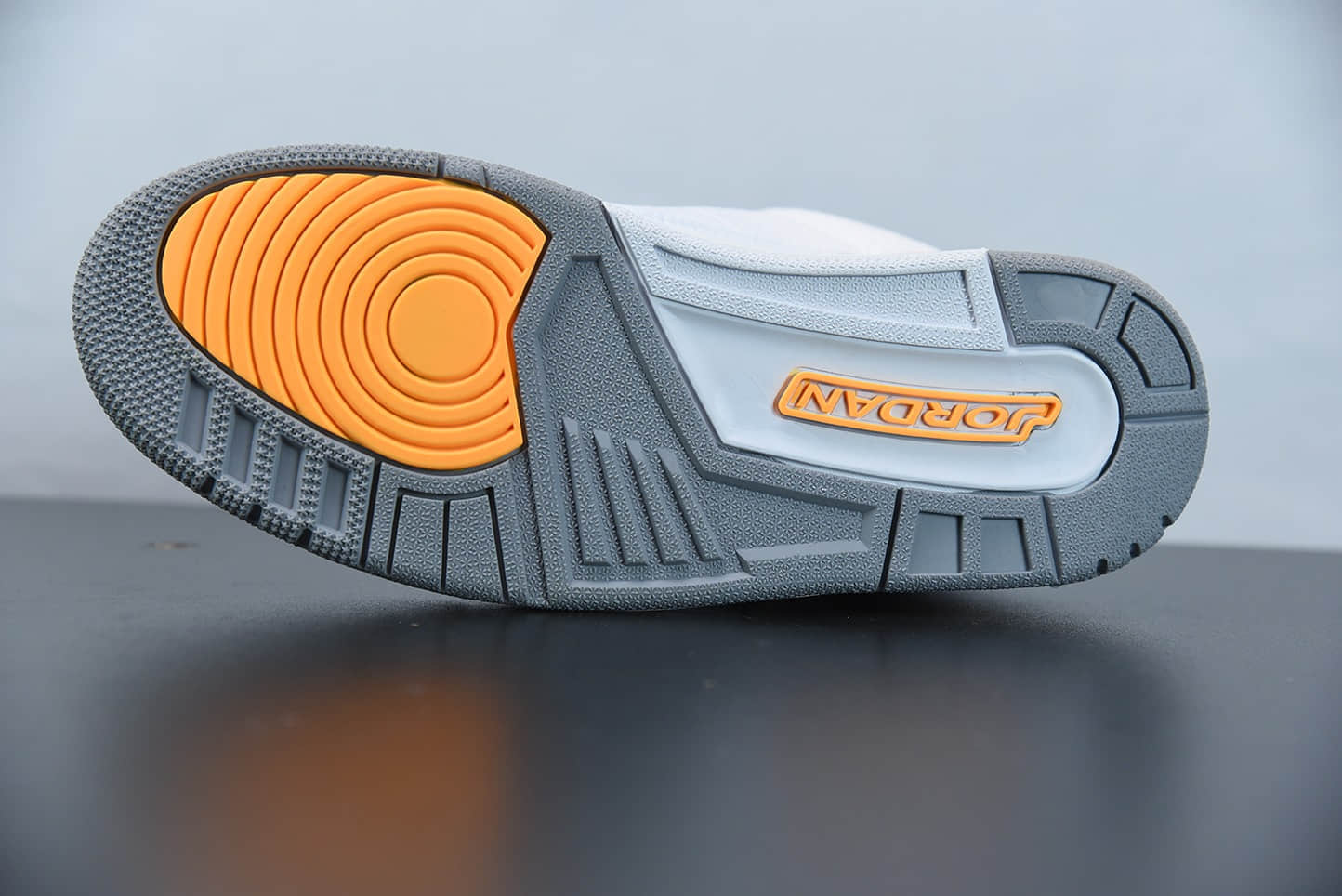 乔丹Air Jordan 3 “Laser Orange”白黄湖人配色中帮复古休闲运动文化篮球鞋纯原版本 货号:CK9246-108