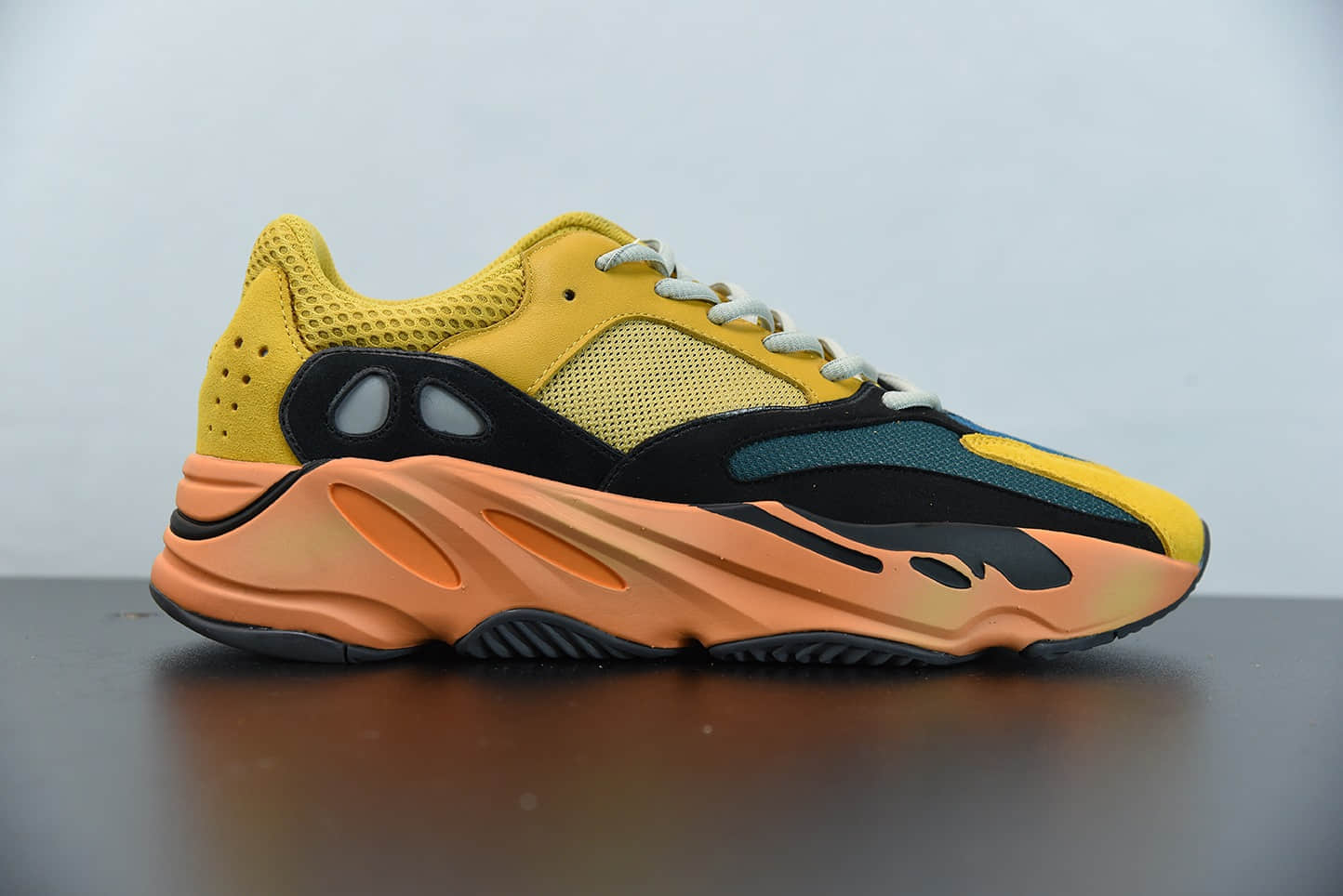 阿迪达斯Adidas Yeezy Boost 700 巴斯夫 “太阳黄”百搭休闲运动复古慢跑鞋纯原版本 货号:GZ6984