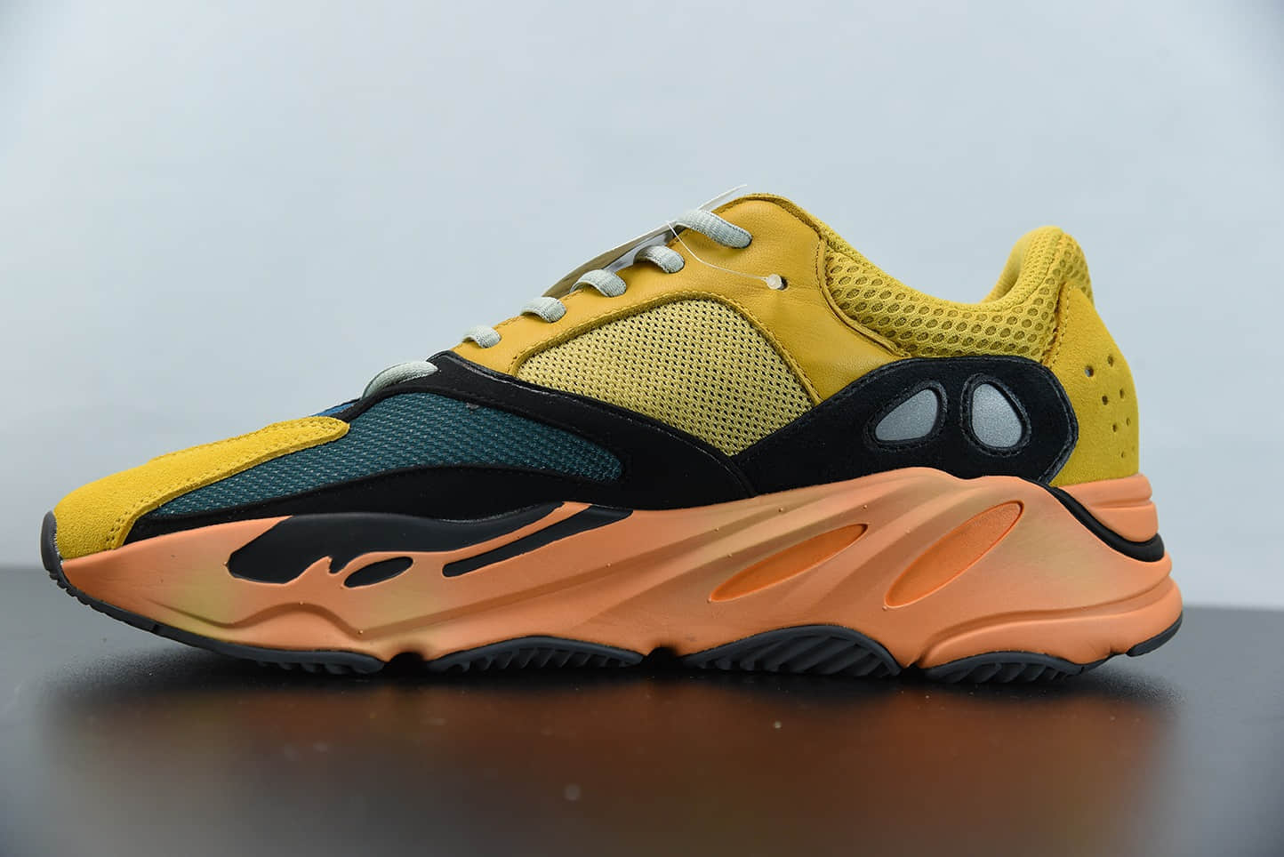 阿迪达斯Adidas Yeezy Boost 700 巴斯夫 “太阳黄”百搭休闲运动复古慢跑鞋纯原版本 货号:GZ6984