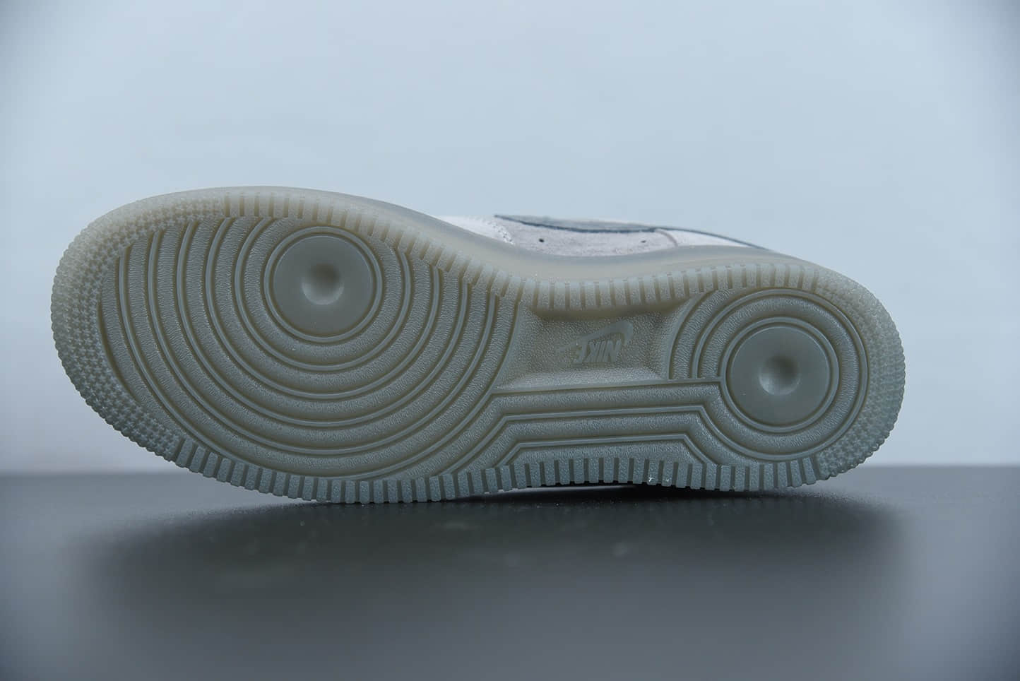 耐克eigning Champ X Nk Air Force1 MID3M反光酷灰卫冕冠军空军一号低帮休闲板鞋纯原版本 货号：AA1117-118