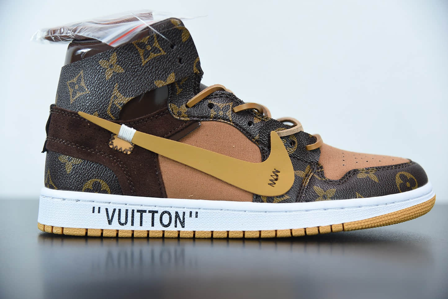 乔丹Louis Vuitton x OFF WHITE - Air Jordan 1 乔丹LV经典联名中帮行李箱版本潮流情侣运动休闲板鞋纯原版本 货号：AQ0818-158