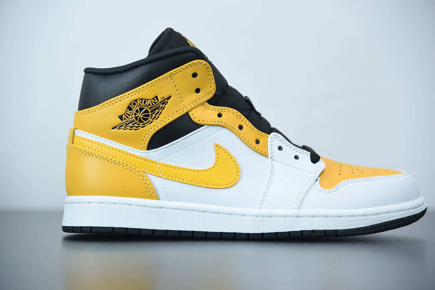 乔丹Air Jordan 1 Mid白黄中邦篮球鞋纯原版本 货号：554724-170