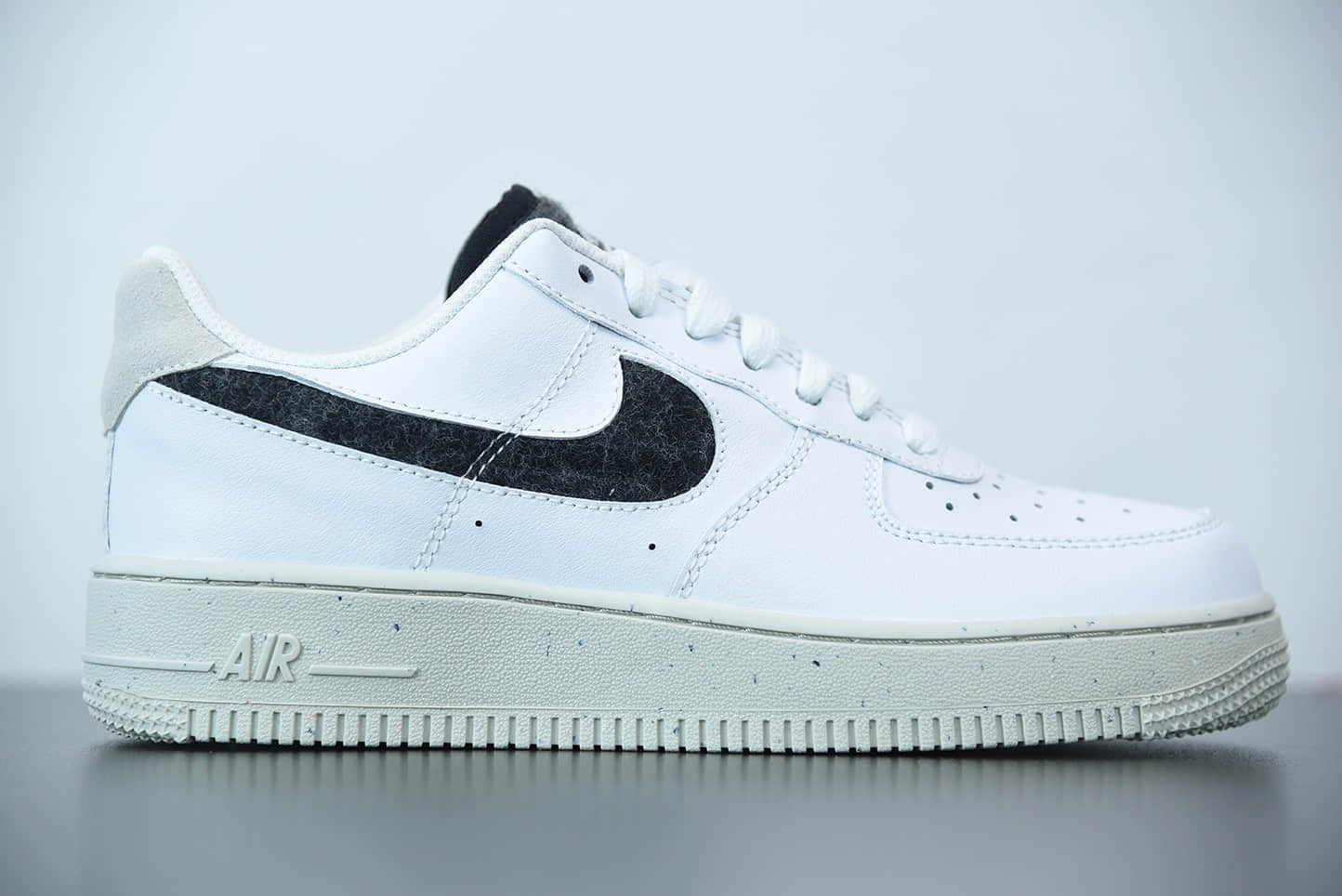 耐克 Nike Air Force 1'07 SE 空军一号白黑灰镂空勾低帮经典板鞋纯原版本 货号:DA6682-100