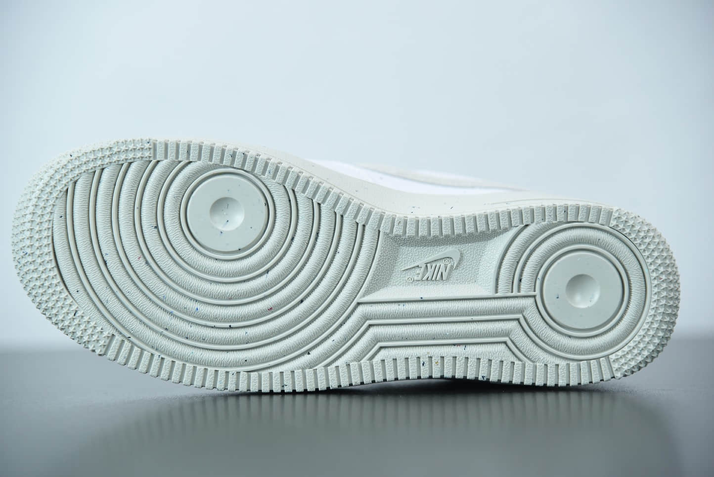 耐克 Nike Air Force 1'07 SE 空军一号白黑灰镂空勾低帮经典板鞋纯原版本 货号:DA6682-100