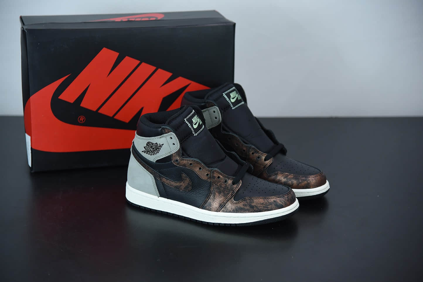 乔丹Air Jordan 1 High OG High OG “Shadow” 做旧古铜影子灰高帮板鞋纯原版本 货号:555088-033