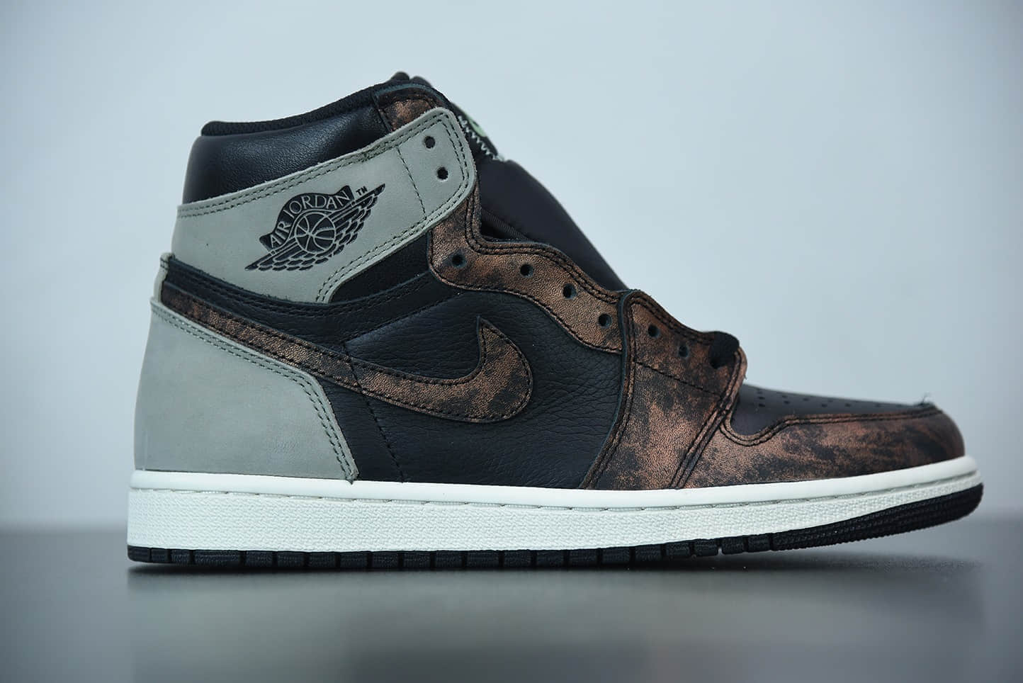 乔丹Air Jordan 1 High OG High OG “Shadow” 做旧古铜影子灰高帮板鞋纯原版本 货号:555088-033