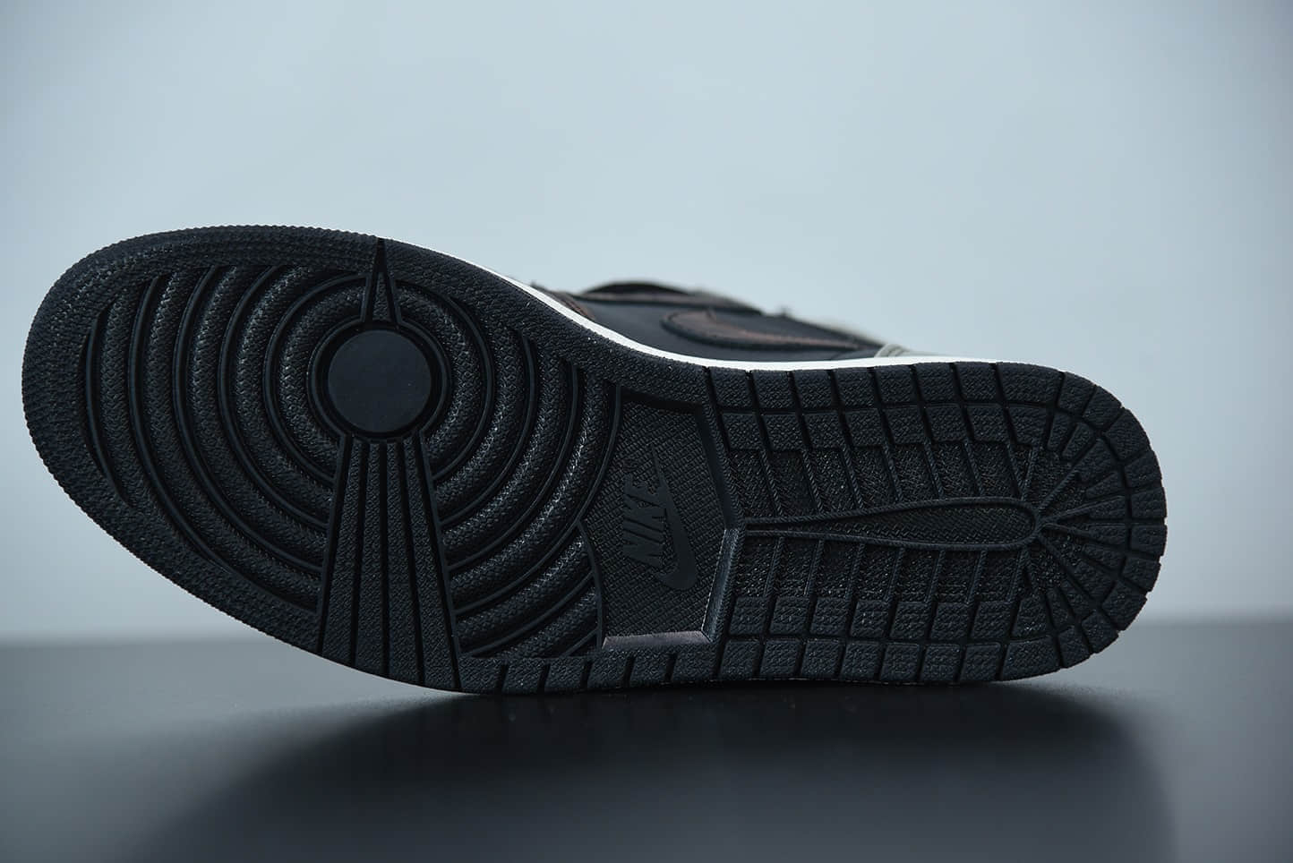 乔丹Air Jordan 1 High OG High OG “Shadow” 做旧古铜影子灰高帮板鞋纯原版本 货号:555088-033