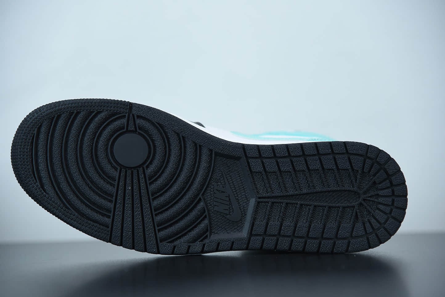 乔丹Air Jordan 1 Mid 蒂芙尼绿中帮篮球鞋纯原版本 货号: 554724-132