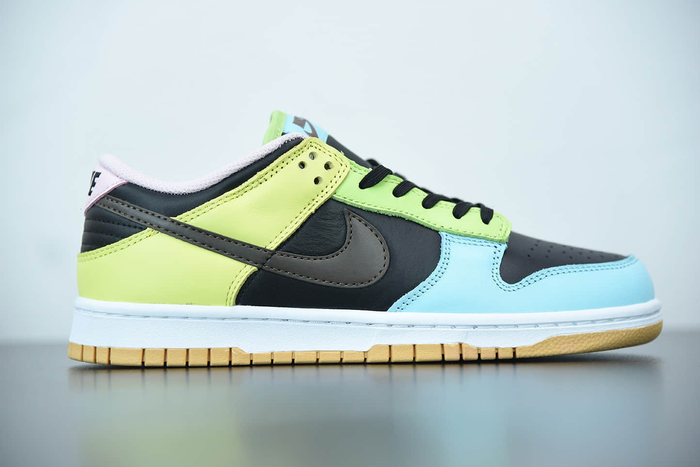 耐克 Nike SB DUNK Low “Free 99”系列白浅巧克力色罗马绿色多彩拼接休闲板鞋纯原版本 货号：DH0952-001