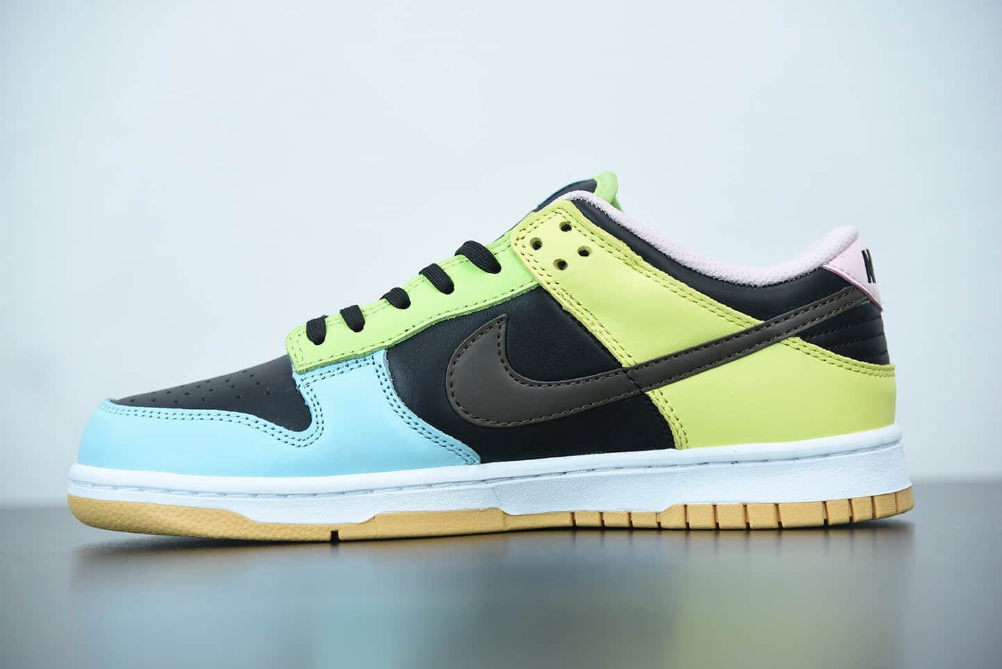 耐克 Nike SB DUNK Low “Free 99”系列白浅巧克力色罗马绿色多彩拼接休闲板鞋纯原版本 货号：DH0952-001