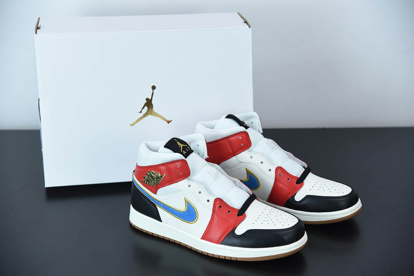 乔丹Air Jordan 1 Mid 黑白红灯芯绒蓝勾中帮休闲板鞋纯原版本 货号:DC1426-100