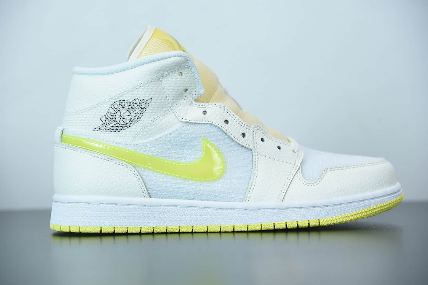 乔丹WMNS Air Jordan 1 Mid SE中帮白米黄网步款百搭休闲运动板鞋纯原版本 货号:DB2822-107