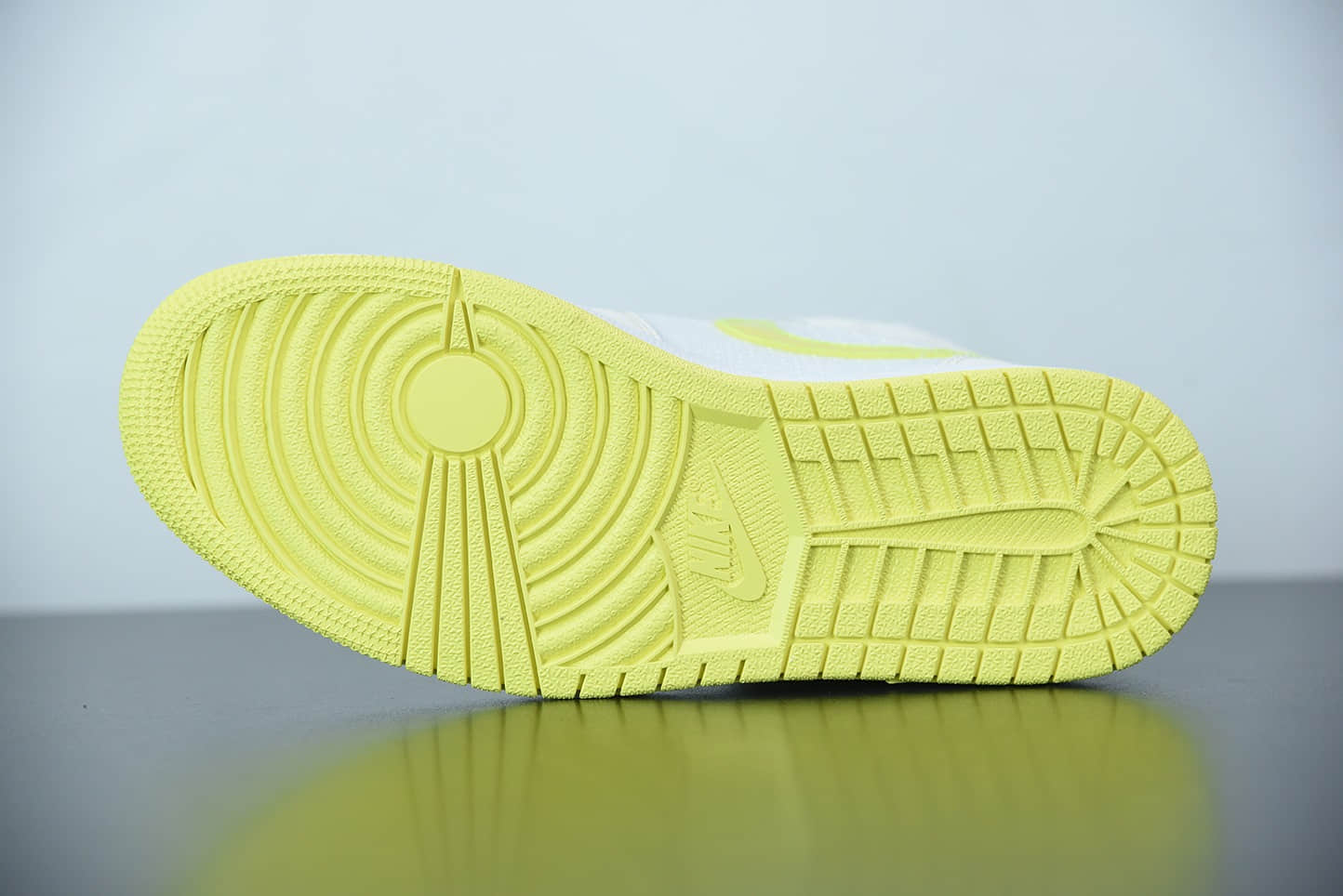 乔丹WMNS Air Jordan 1 Mid SE中帮白米黄网步款百搭休闲运动板鞋纯原版本 货号:DB2822-107