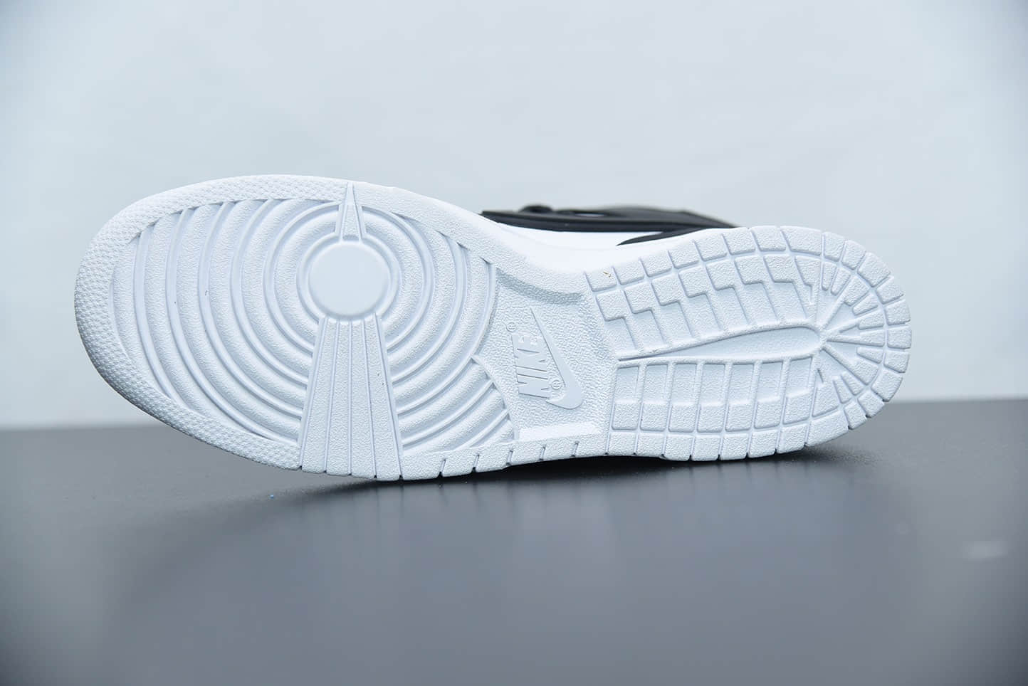 耐克AMBUSH x SB Dunk High 黑白大勾吴亦凡同款高帮滑板鞋纯原版本 货号：CU7544-001