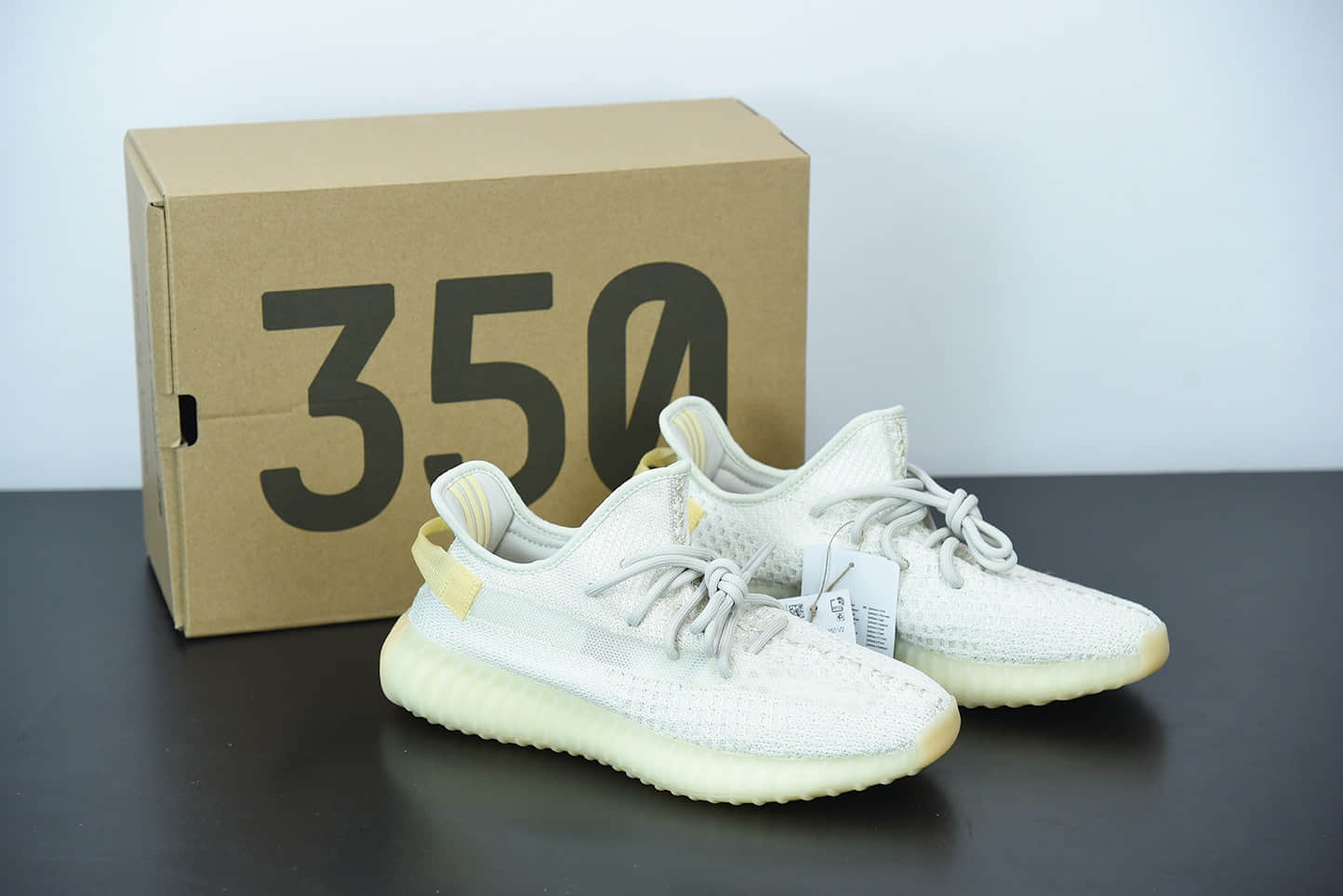 阿迪达斯Adidas Yeezy 350 Boost V2全新镂空温变北极光配色休闲运动慢跑鞋纯原版本 货号:GY3438