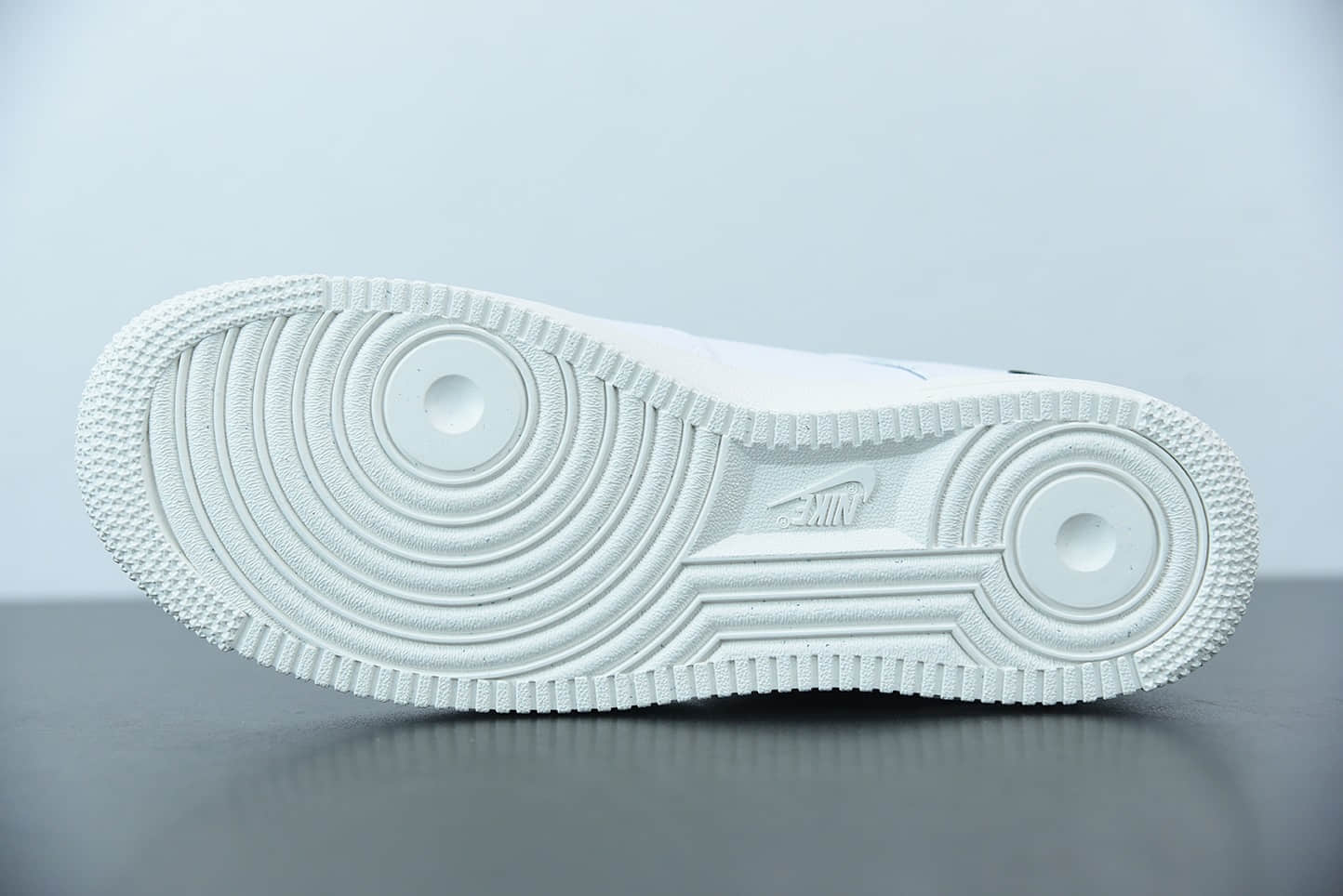 耐克Nike Air Force 1 LowMulti Swoosh白多彩勾全白鞋面空军一号低帮百搭休闲运动板鞋纯原版本 货号:DM9096-100