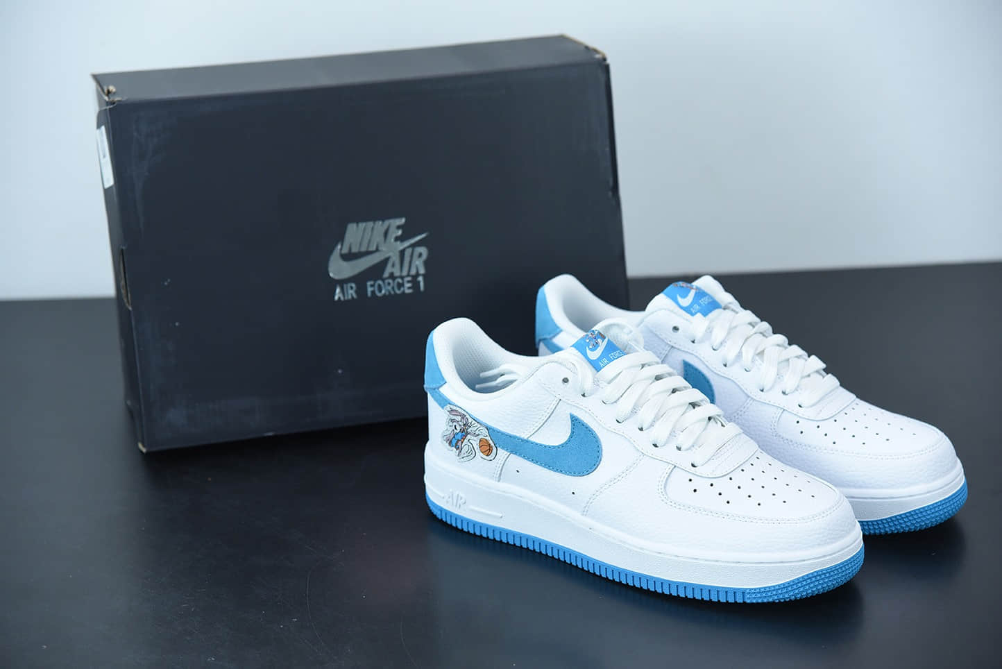 耐克The Space Jam x Nike Air Force 1 '07 LowHare白蓝兔八哥与劳拉兔空军一号经典低帮百搭休闲运动板鞋纯原版本 货号：DJ7998-100