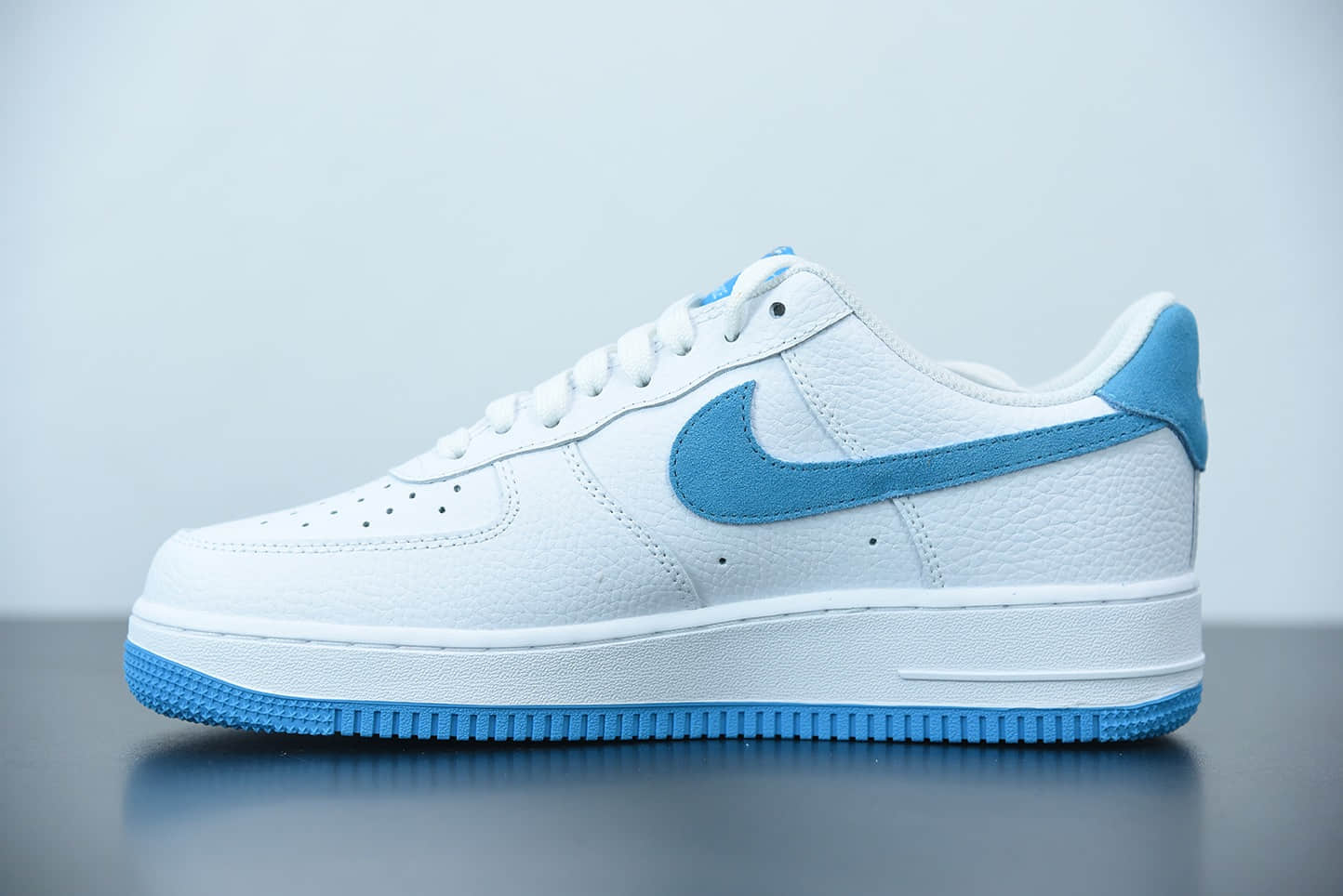 耐克The Space Jam x Nike Air Force 1 '07 LowHare白蓝兔八哥与劳拉兔空军一号经典低帮百搭休闲运动板鞋纯原版本 货号：DJ7998-100