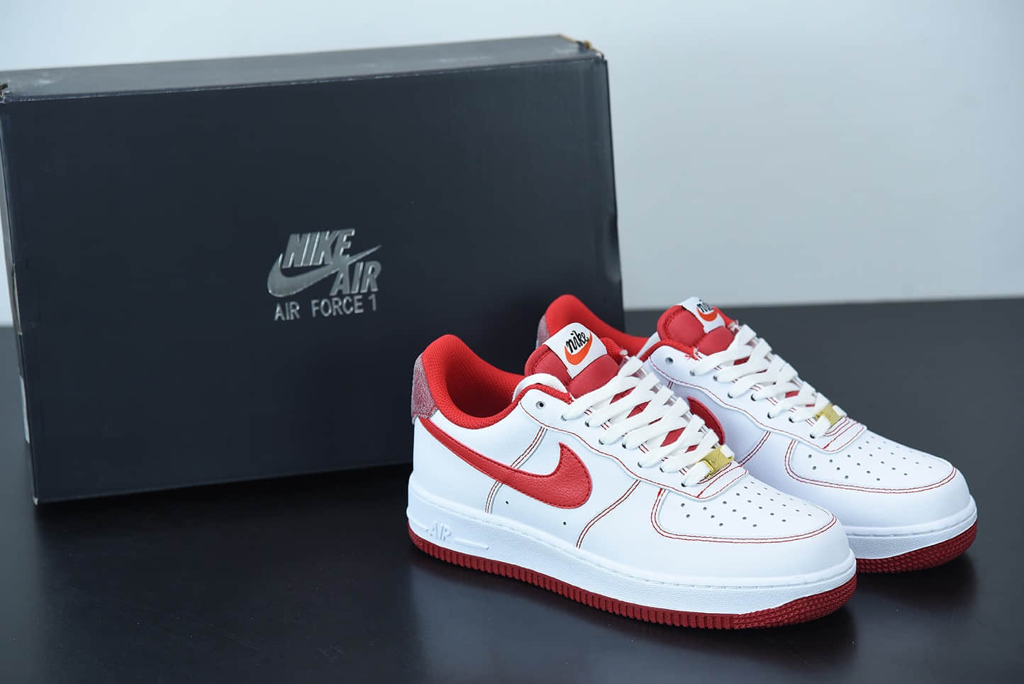 耐克 NIKE AIR FORCE 1'07 白红缝线空军一号低帮休闲板鞋纯原版本 货号：DA8478-101