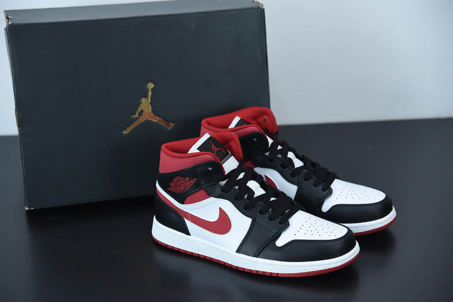 乔丹Air Jordan 1 Mid白红黑中帮复古休闲板鞋纯原版本 货号:554724-122