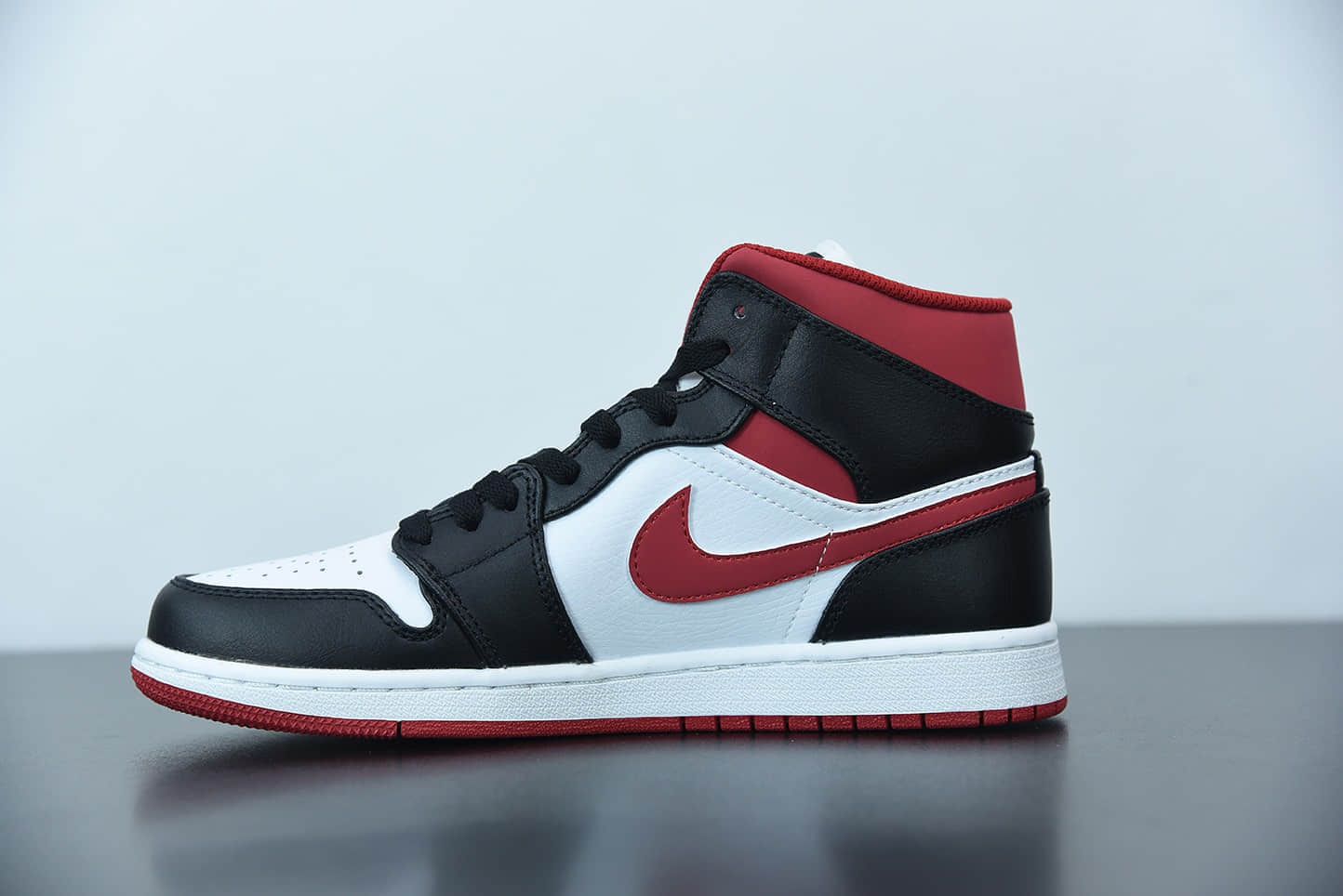 乔丹Air Jordan 1 Mid白红黑中帮复古休闲板鞋纯原版本 货号:554724-122