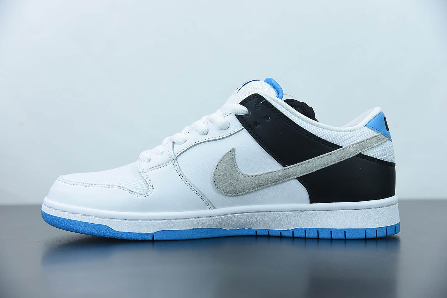 耐克 Nike SB Dunk Low  Laser Blue  白黑蓝低帮运动休闲板鞋纯原版本 货号:BQ6817-101