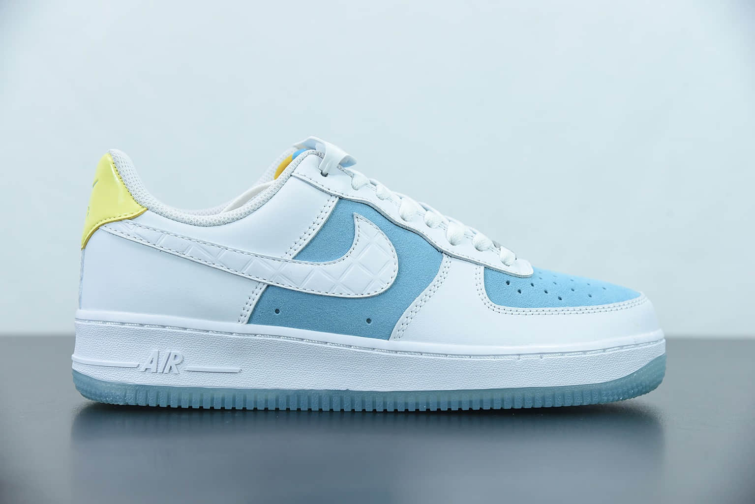 耐克 Nike Air Force 1 Low ’07 空军一号钻石联名低帮休闲板鞋纯原版本 货号:AA7687-400