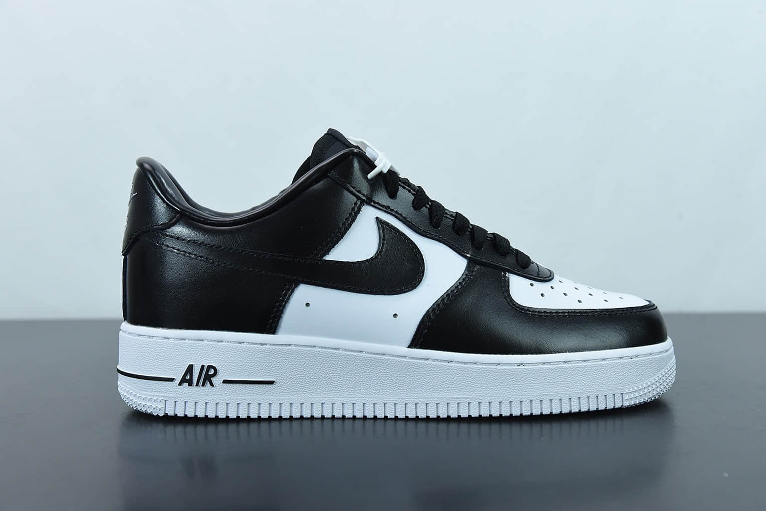 耐克 Nike Air Force 1 Low 黑白皮面拼接空军一号低帮运动休闲板鞋纯原版本 货号：AQ4134-100