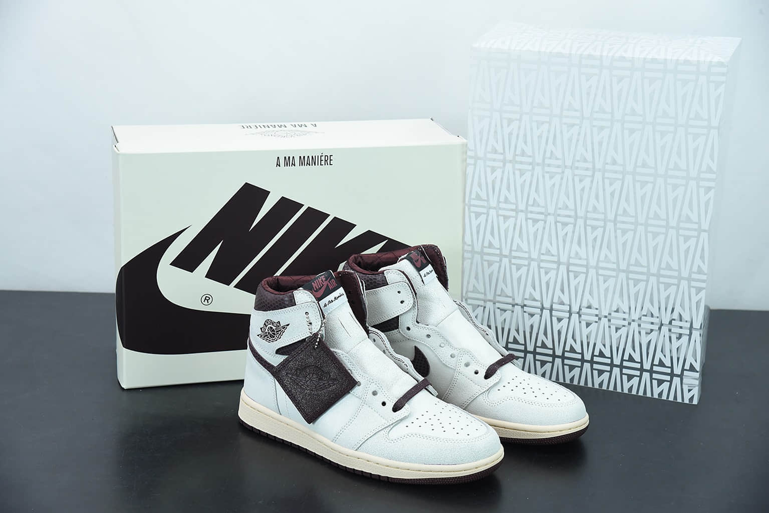 乔丹Air Jordan Ma Maniére x Air Jordan 1灰棕蛇纹爆裂纹联名高帮男子文化板鞋纯原版本 货号:DO7097-100