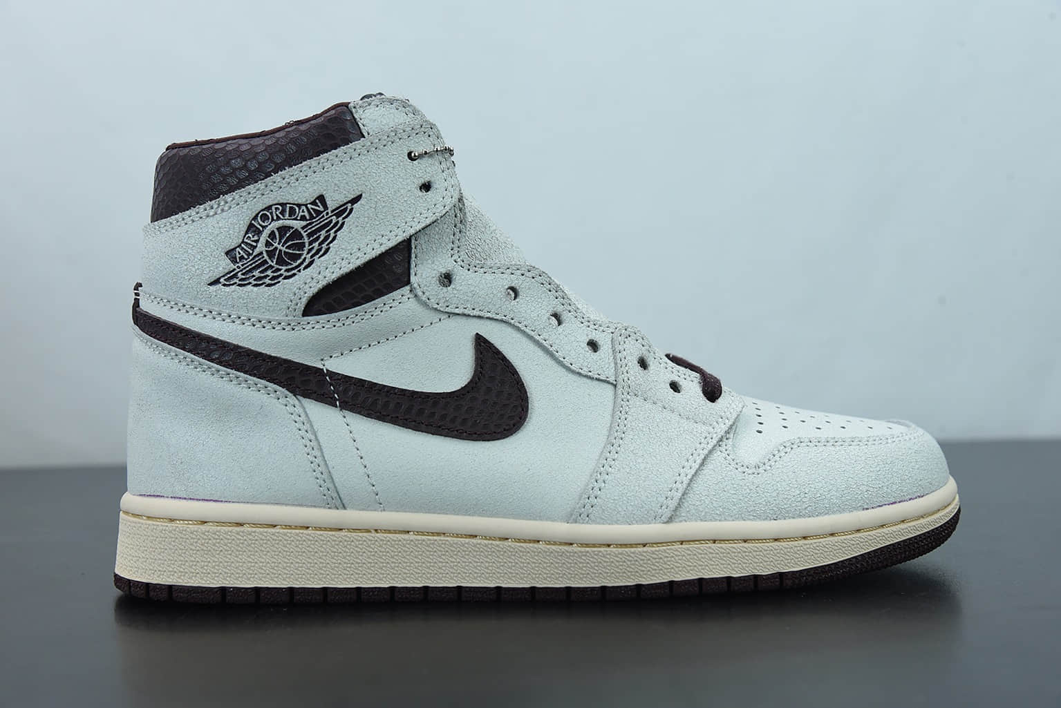 乔丹Air Jordan Ma Maniére x Air Jordan 1灰棕蛇纹爆裂纹联名高帮男子文化板鞋纯原版本 货号:DO7097-100